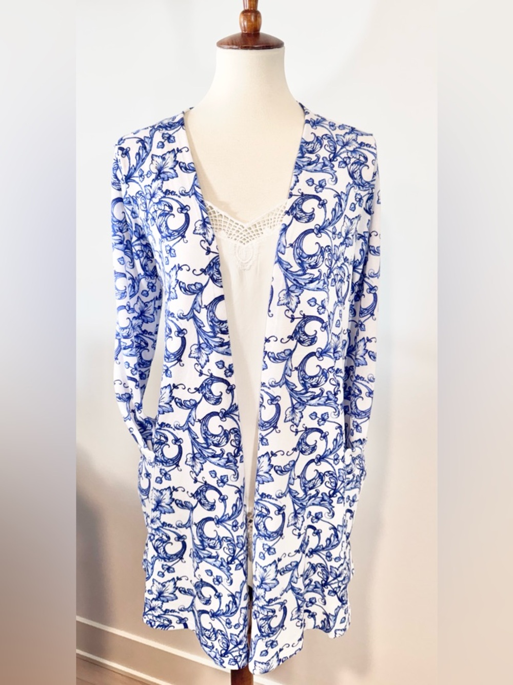 LuLaRoe White and Blue Floral Caroline Cardigan Ladies M (10/12) NEW!